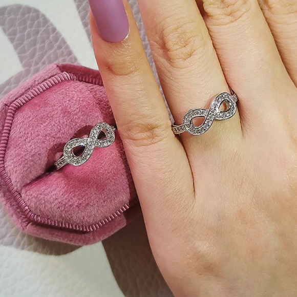 Sterling Silver infinity ring - Picture 2 of 4